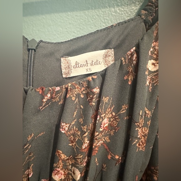 Altar’d State Weslia Floral Romper XS Long Sleeve Shorts Green Peasant Sleeve - Picture 6 of 16